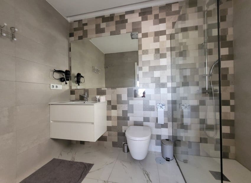 3 makuuhuone Huvila myytävänä paikassa Villamartin mukana uima-altaan - 400 000 € (Ref: 9576826)