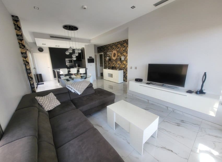 3 makuuhuone Huvila myytävänä paikassa Villamartin mukana uima-altaan - 400 000 € (Ref: 9576826)