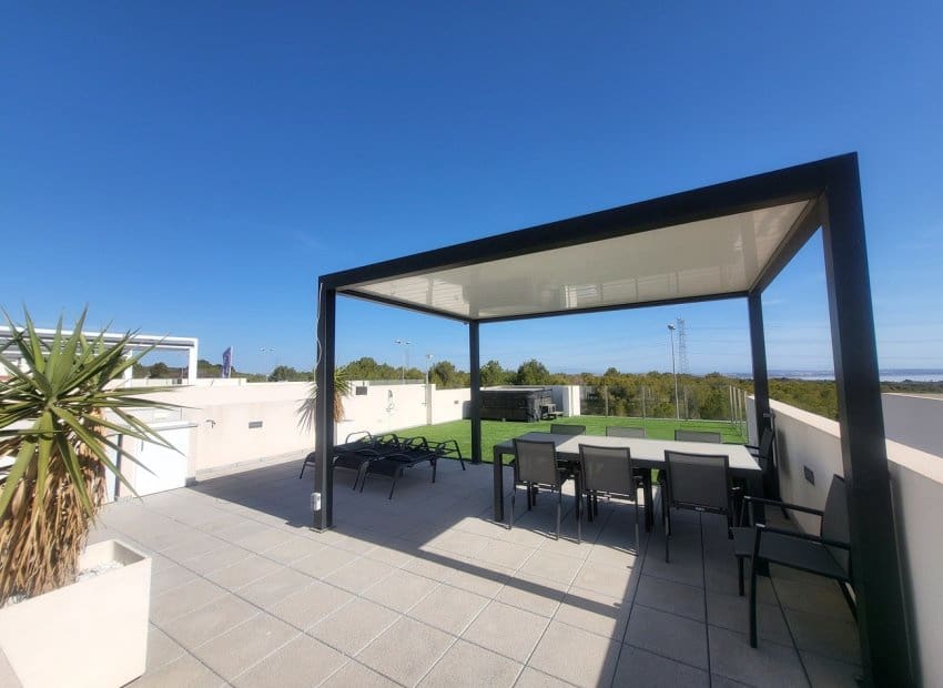 3 makuuhuone Huvila myytävänä paikassa Villamartin mukana uima-altaan - 400 000 € (Ref: 9576826)