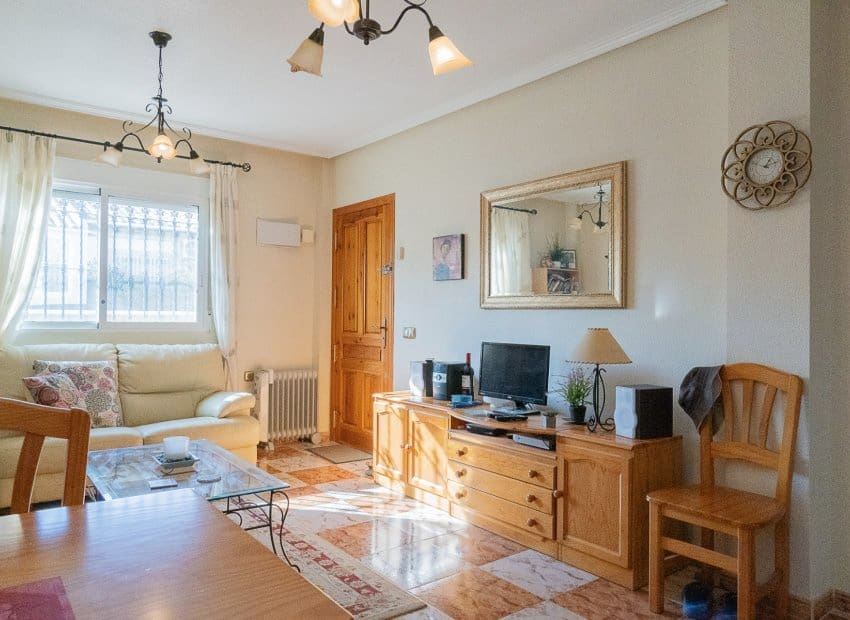 2 quarto Bungalow para venda em La Zenia com piscina - 185 000 € (Ref: 9576829)