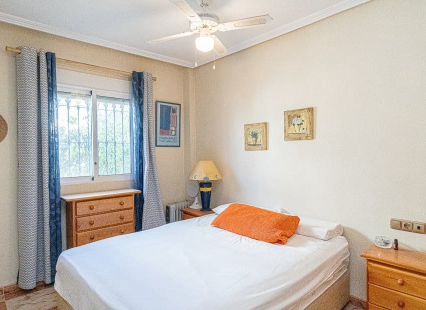 2 quarto Bungalow para venda em La Zenia com piscina - 185 000 € (Ref: 9576829)