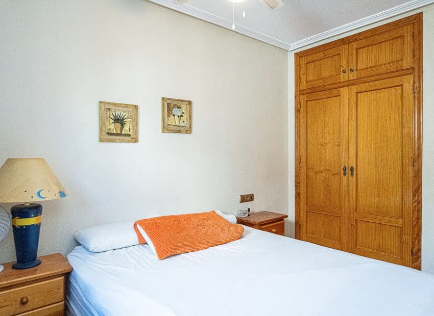 2 quarto Bungalow para venda em La Zenia com piscina - 185 000 € (Ref: 9576829)