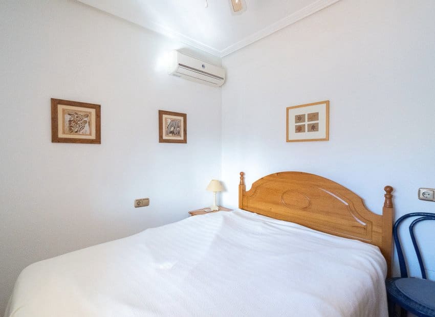 2 quarto Bungalow para venda em La Zenia com piscina - 185 000 € (Ref: 9576829)