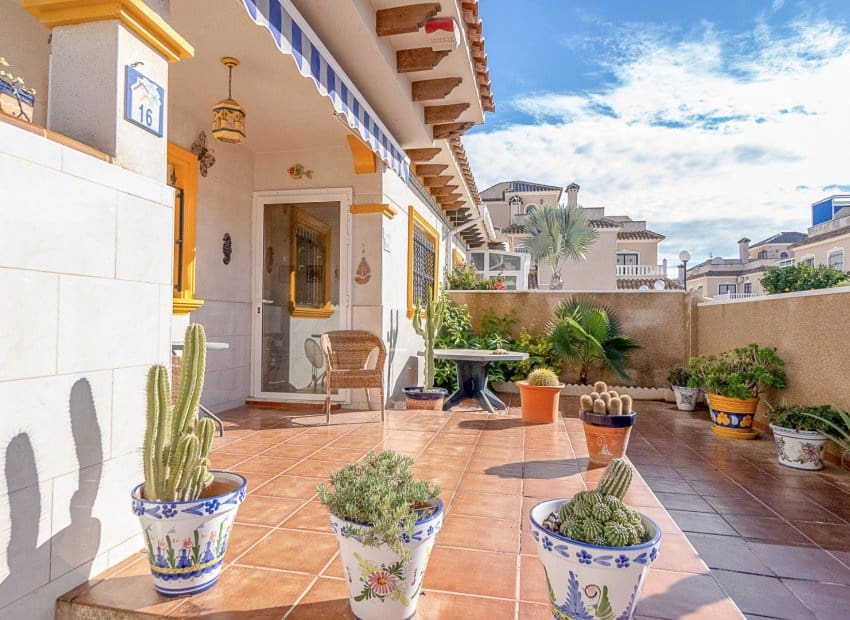 2 quarto Bungalow para venda em La Zenia com piscina - 185 000 € (Ref: 9576829)