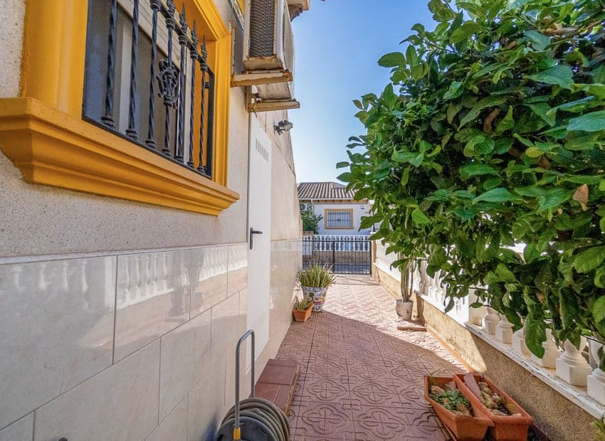 2 quarto Bungalow para venda em La Zenia com piscina - 185 000 € (Ref: 9576829)