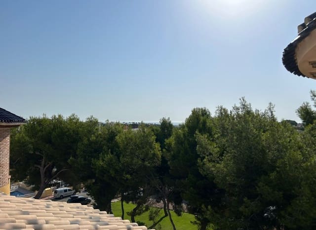 Ático de 2 habitaciones en Villamartin, Orihuela en venta con piscina - 139.000 € (Ref: 9599754)