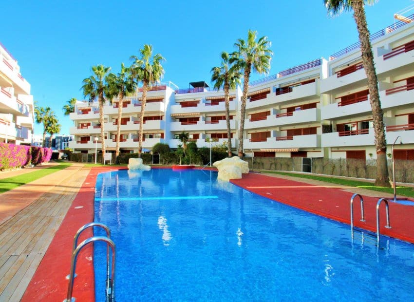 2 soveværelse Lejlighed til salg i Playa Flamenca med swimmingpool - € 169.950 (Ref: 9599755)