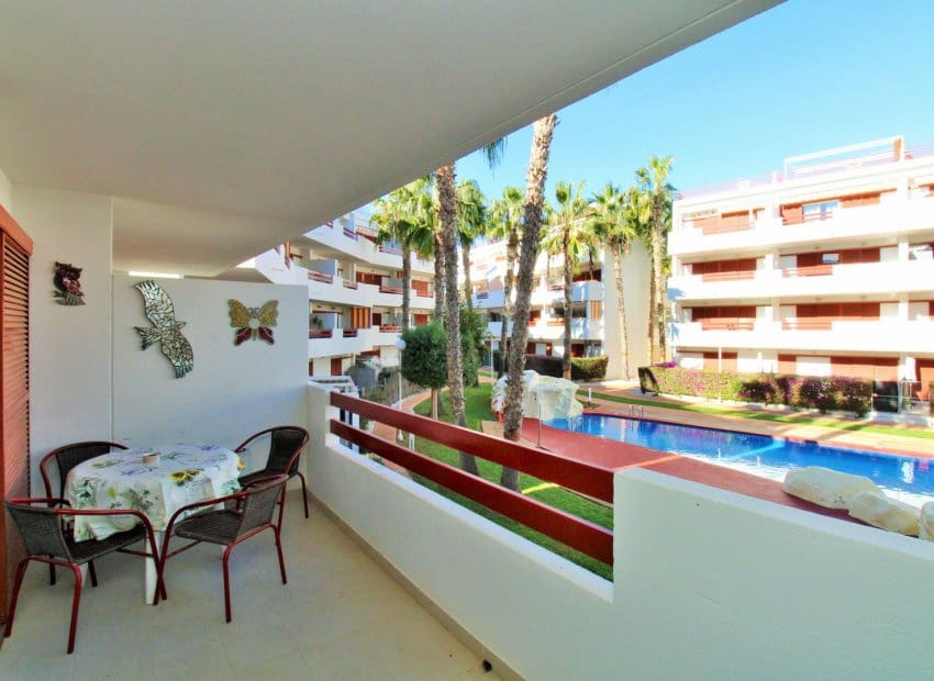 2 soveværelse Lejlighed til salg i Playa Flamenca med swimmingpool - € 169.950 (Ref: 9599755)