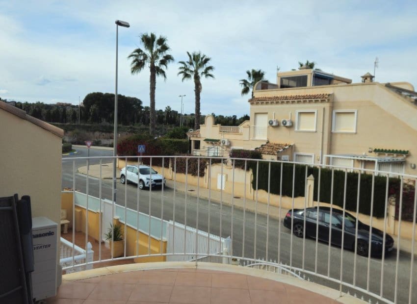 3 soverom Villa til salgs i Villamartin med svømmebasseng - € 239 000 (Ref: 9601338)