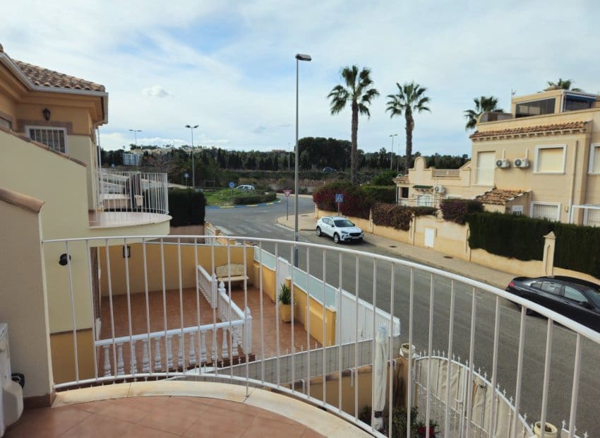 3 soverom Villa til salgs i Villamartin med svømmebasseng - € 239 000 (Ref: 9601338)