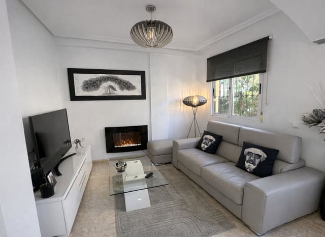 2 soverom Rekkehus til salgs i La Zenia, Orihuela med svømmebasseng - € 230 000 (Ref: 9601339)