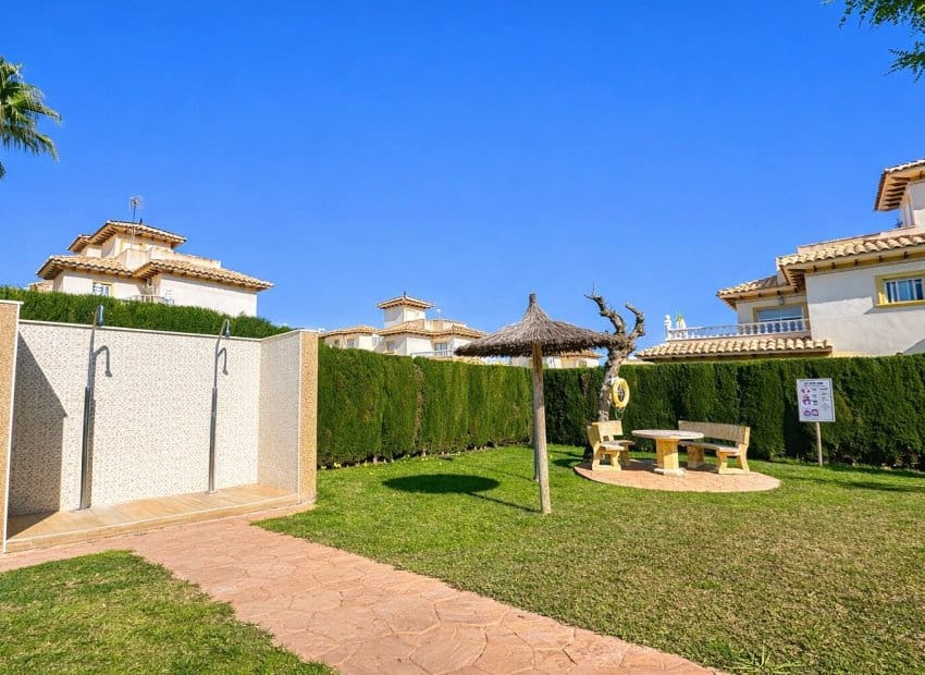 2 quarto Casa em Banda para venda em La Zenia com piscina - 230 000 € (Ref: 9601339)