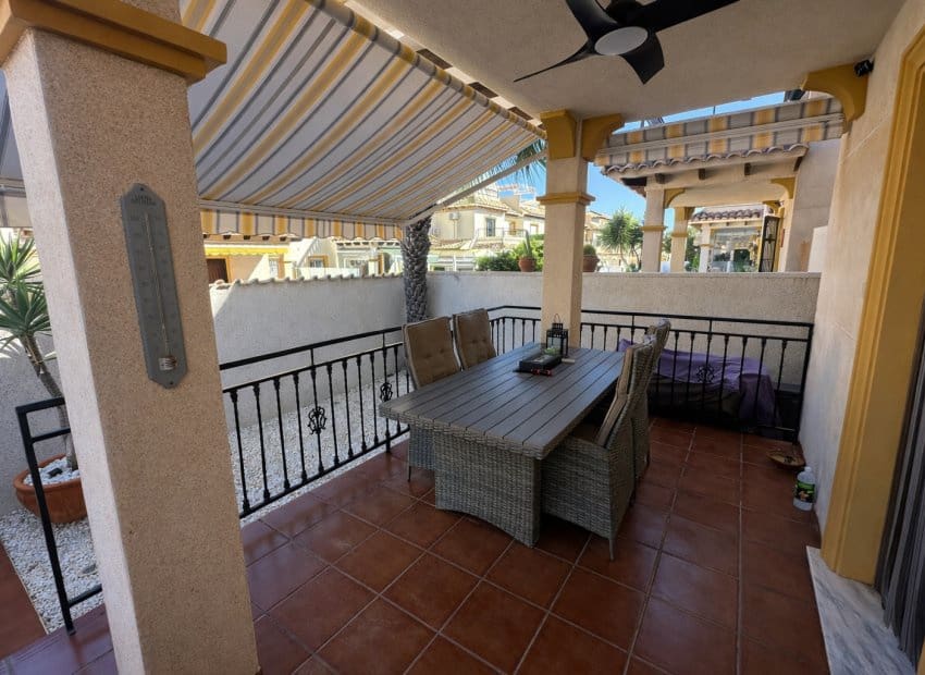 2 quarto Casa em Banda para venda em La Zenia com piscina - 230 000 € (Ref: 9601339)
