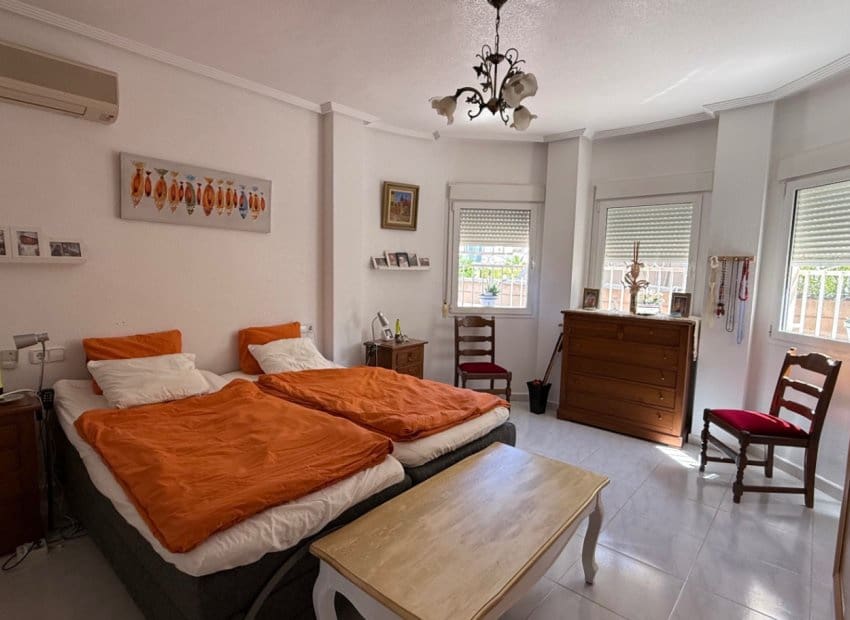 4 chambre Villa/Maison à vendre à Orihuela Costa avec piscine - 570 000 € (Ref: 9601340)