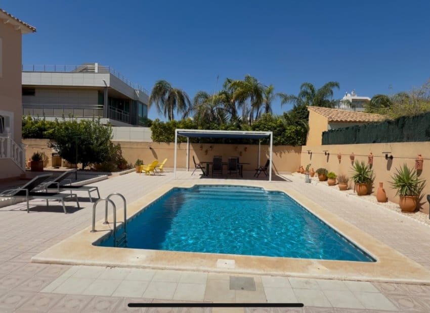 4 chambre Villa/Maison à vendre à Orihuela Costa avec piscine - 570 000 € (Ref: 9601340)