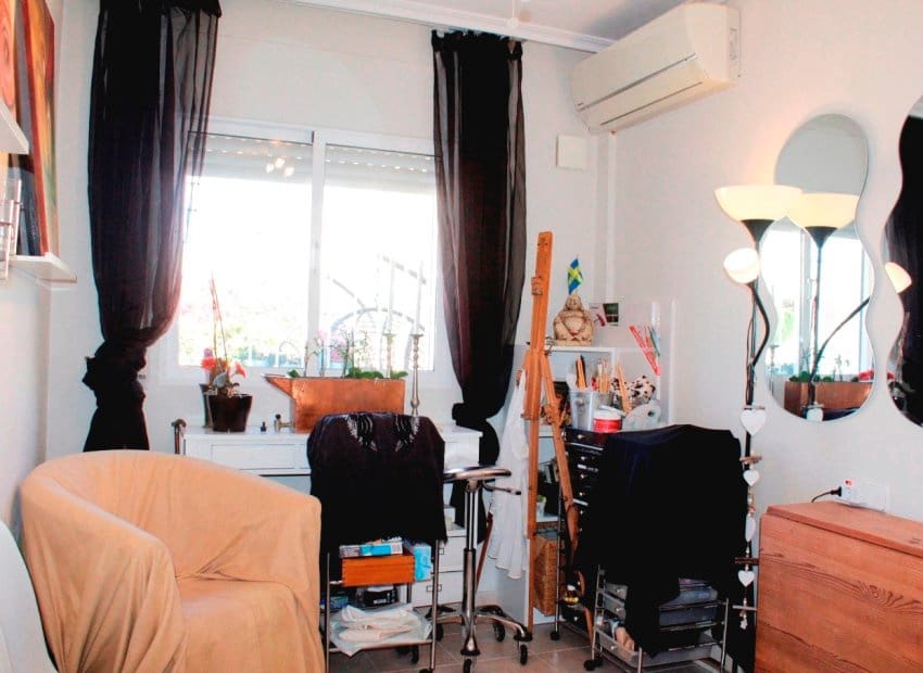 Pareado de 3 habitaciones en Villamartin en venta con piscina garaje - 239.000 € (Ref: 9619612)