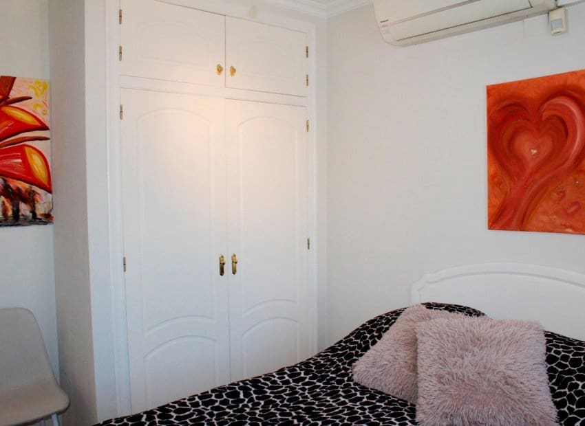 Pareado de 3 habitaciones en Villamartin en venta con piscina garaje - 239.000 € (Ref: 9619612)