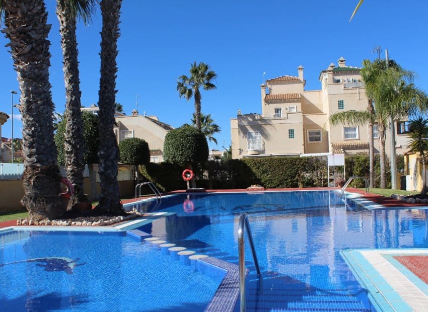 Pareado de 3 habitaciones en Villamartin en venta con piscina garaje - 239.000 € (Ref: 9619612)