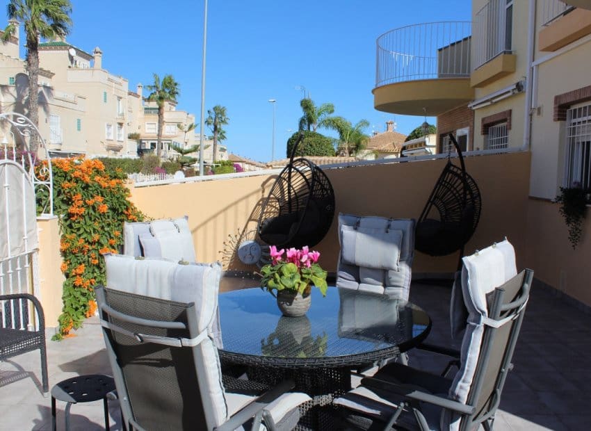 Pareado de 3 habitaciones en Villamartin en venta con piscina garaje - 239.000 € (Ref: 9619612)