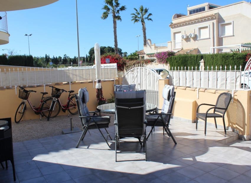 Pareado de 3 habitaciones en Villamartin en venta con piscina garaje - 239.000 € (Ref: 9619612)