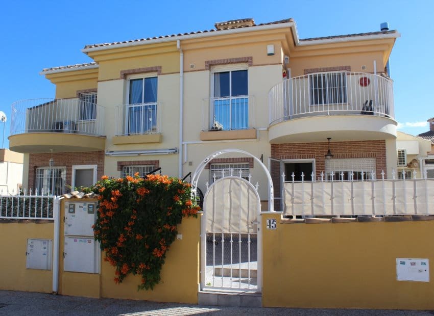 Pareado de 3 habitaciones en Villamartin en venta con piscina garaje - 239.000 € (Ref: 9619612)