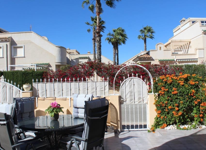 Pareado de 3 habitaciones en Villamartin en venta con piscina garaje - 239.000 € (Ref: 9619612)