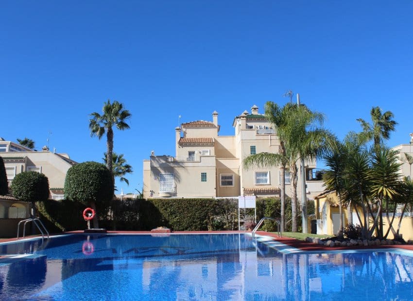Pareado de 3 habitaciones en Villamartin en venta con piscina garaje - 239.000 € (Ref: 9619612)