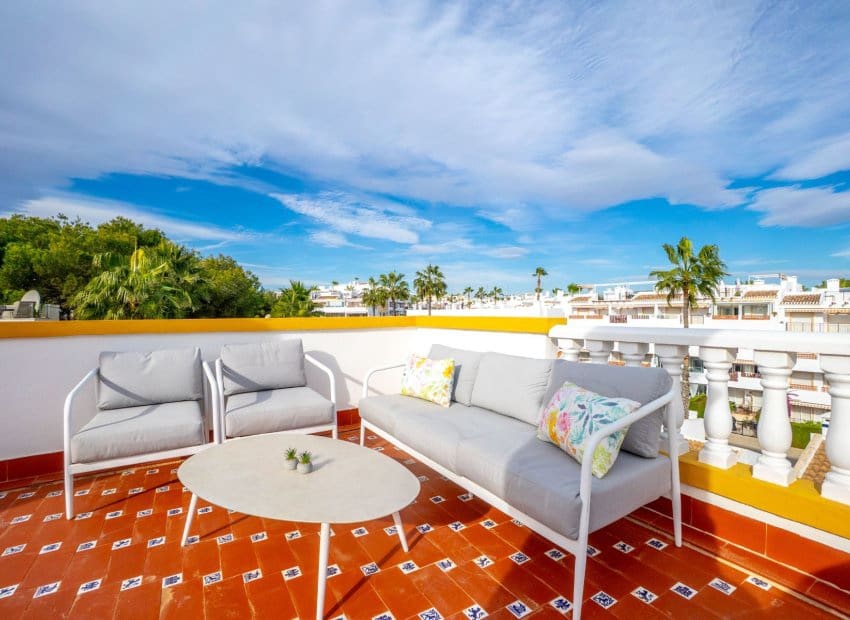 3 bedroom Villa for sale in Villamartin with pool - € 359,000 (Ref: 9637889)