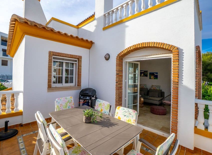 3 bedroom Villa for sale in Villamartin with pool - € 359,000 (Ref: 9637889)