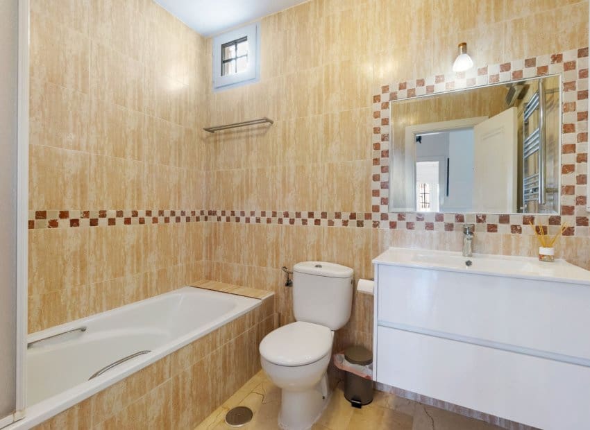 3 bedroom Villa for sale in Villamartin with pool - € 359,000 (Ref: 9637889)