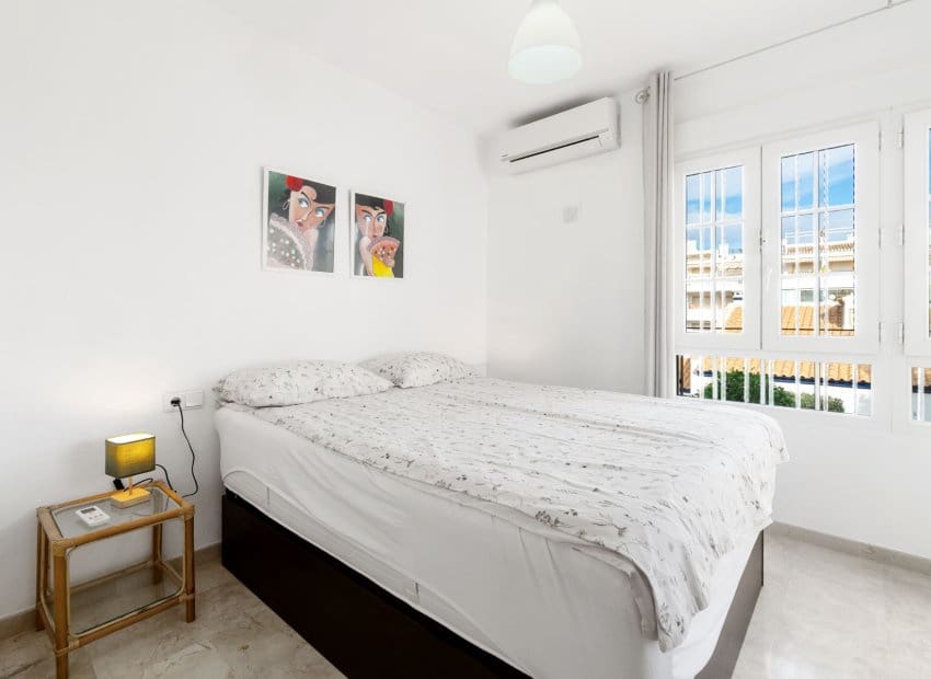 3 bedroom Villa for sale in Villamartin with pool - € 359,000 (Ref: 9637889)