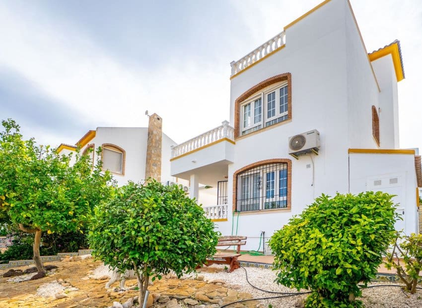 3 bedroom Villa for sale in Villamartin with pool - € 359,000 (Ref: 9637889)