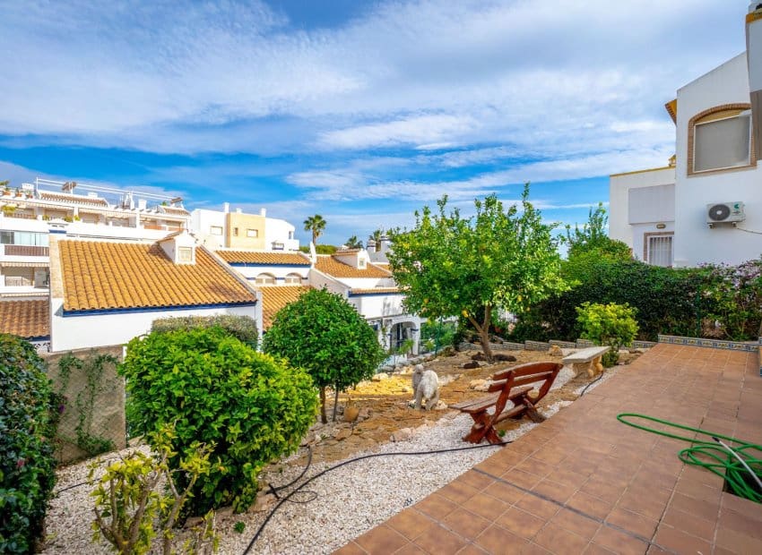 3 bedroom Villa for sale in Villamartin with pool - € 359,000 (Ref: 9637889)
