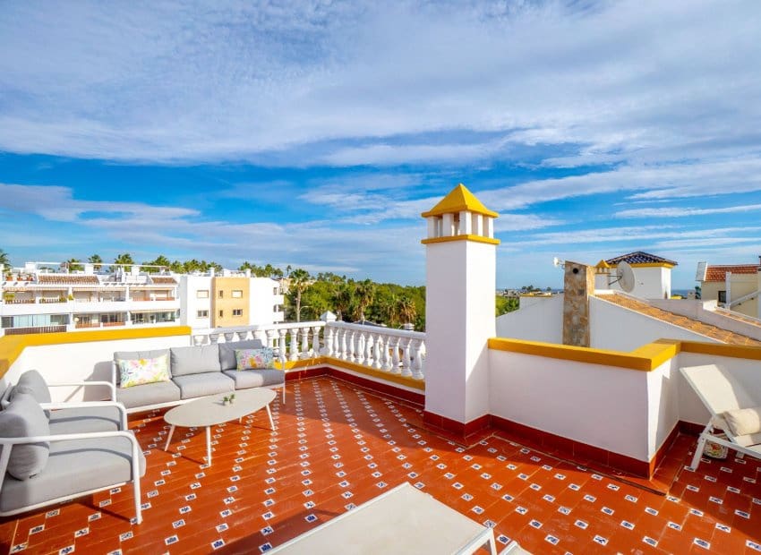 3 bedroom Villa for sale in Villamartin with pool - € 359,000 (Ref: 9637889)