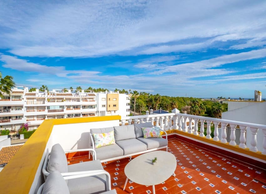 3 bedroom Villa for sale in Villamartin with pool - € 359,000 (Ref: 9637889)