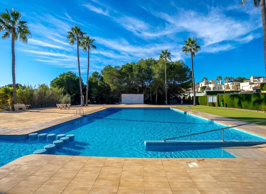 3 bedroom Villa for sale in Villamartin with pool - € 359,000 (Ref: 9637889)