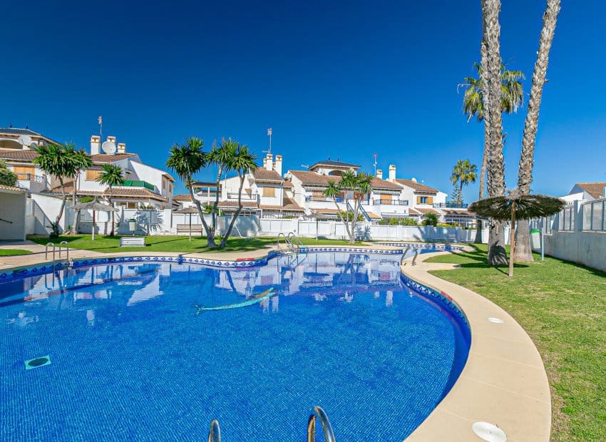 2 chambre Villa/Maison à vendre à Pilar de la Horadada avec piscine - 235 000 € (Ref: 9637916)