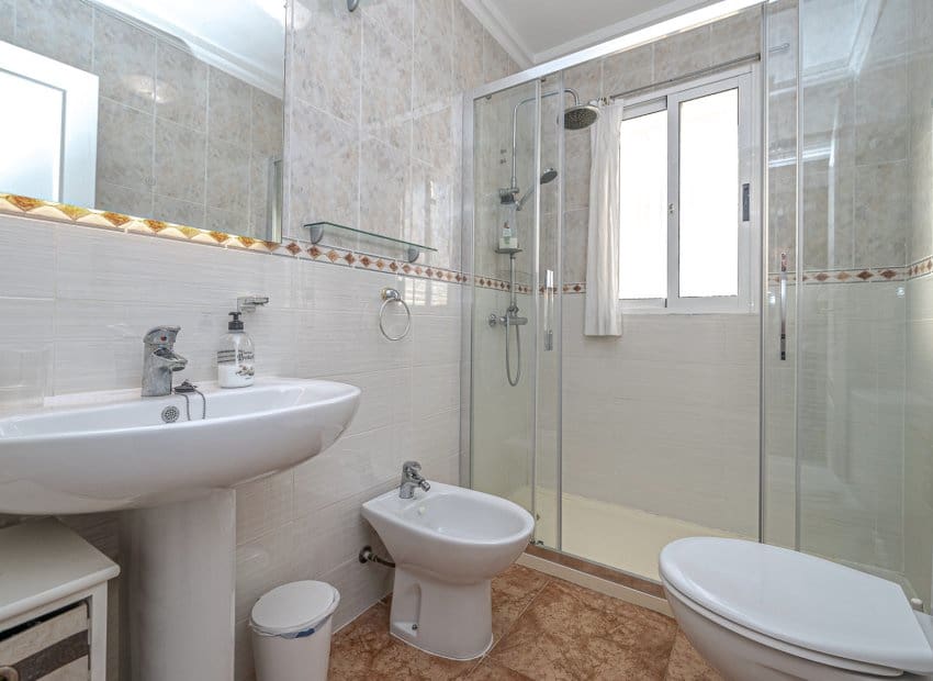 3 Zimmer Villa zu verkaufen in Cabo Roig mit Pool - 239.000 € (Ref: 9660606)