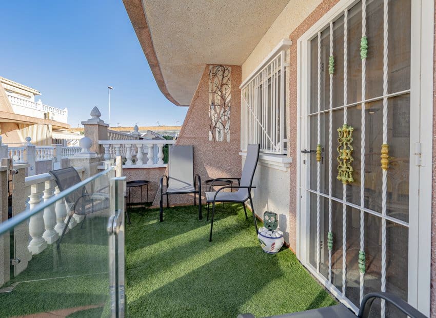 3 Zimmer Villa zu verkaufen in Cabo Roig mit Pool - 239.000 € (Ref: 9660606)