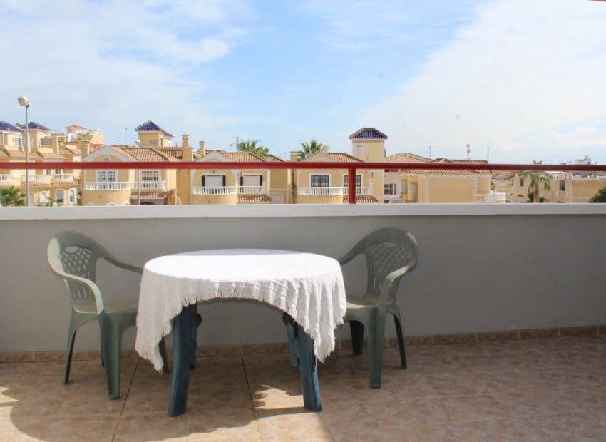 2 Zimmer Penthouse zu verkaufen in Villamartin - 148.000 € (Ref: 9670964)