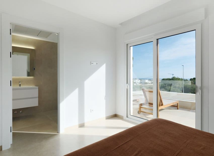 3 makuuhuone Huvila myytävänä paikassa Orihuela Costa mukana uima-altaan 
autotalli - 760 000 € (Ref: 9702401)