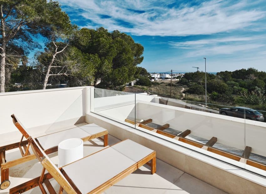 3 makuuhuone Huvila myytävänä paikassa Orihuela Costa mukana uima-altaan 
autotalli - 760 000 € (Ref: 9702401)