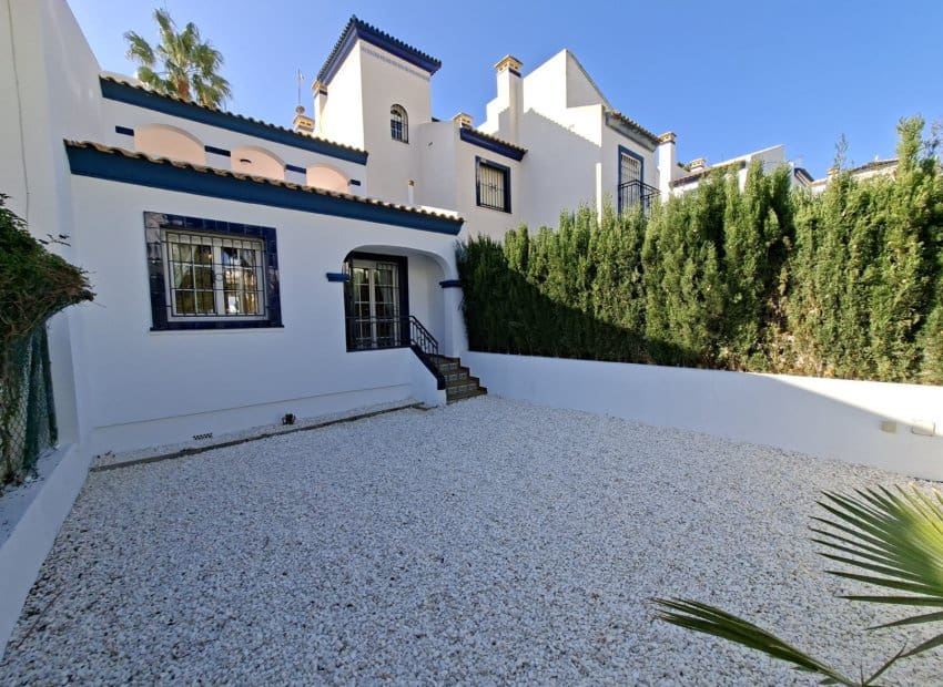 2 soveværelse Bungalow til salg i Villamartin med swimmingpool - € 229.000 (Ref: 9720538)