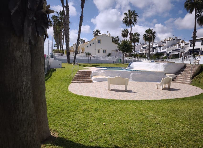 2 soveværelse Bungalow til salg i Villamartin med swimmingpool - € 229.000 (Ref: 9720538)