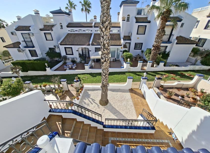 2 soveværelse Bungalow til salg i Villamartin med swimmingpool - € 229.000 (Ref: 9720538)