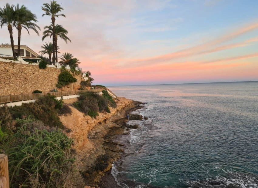 2 bedroom Bungalow for sale in Villamartin with pool - € 229,000 (Ref: 9720538)