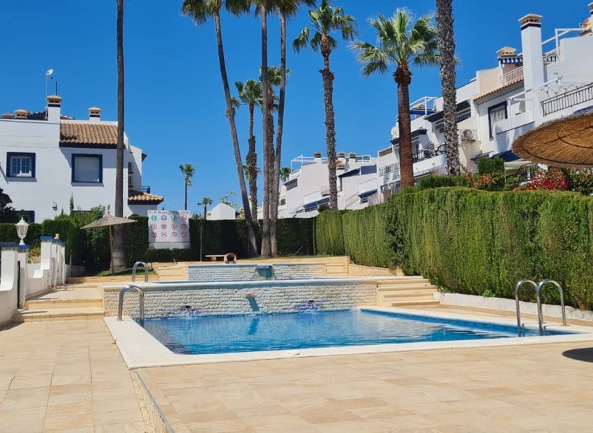 2 bedroom Bungalow for sale in Villamartin with pool - € 229,000 (Ref: 9720538)