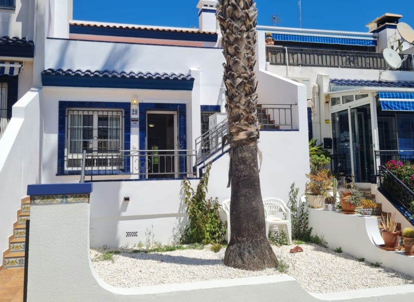 2 bedroom Bungalow for sale in Villamartin with pool - € 229,000 (Ref: 9720538)
