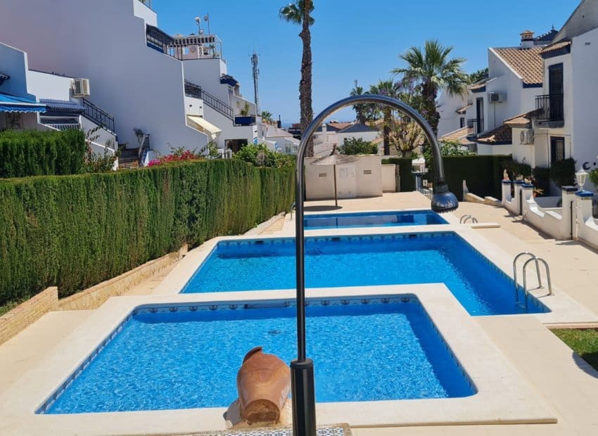 2 bedroom Bungalow for sale in Villamartin with pool - € 229,000 (Ref: 9720538)
