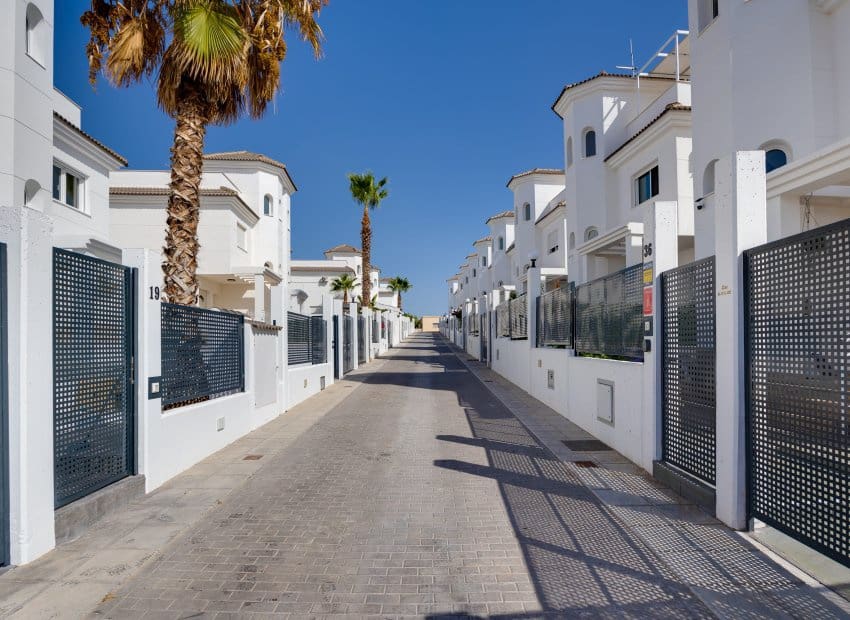 3 sypialnia Willa na sprzedaż w San Fulgencio z basenem garażem - 275 000 € (Ref: 9729432)